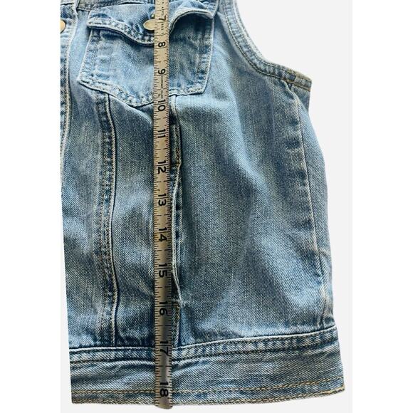 Forever 21 Women’s Large Embellished Distressed Light Wash Denim Vest - Picture 8 of 12